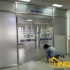 Vách kính cường lực ngăn phòng cửa mở 2 cánh