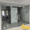Vách kính cường lực ngăn phòng cửa mở 2 cánh