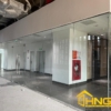 Vách kính cường lực ngăn phòng cửa mở 2 cánh